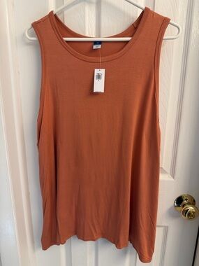 Old Navy Women's Sleeveless Tank Top in Rust